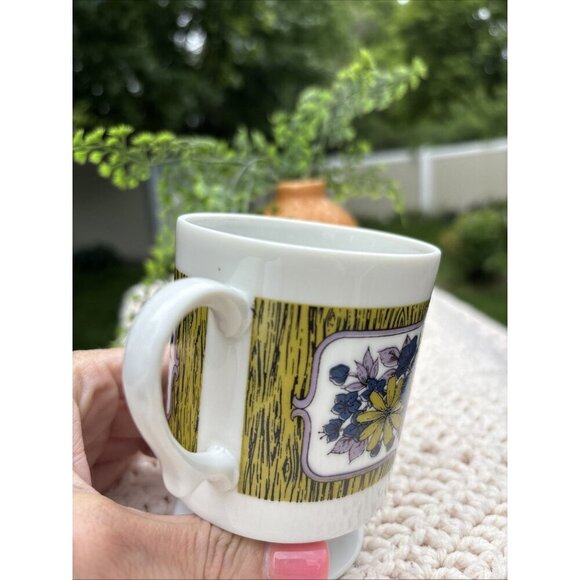 Royal Crown Smug Mug Blue Yellow Flowers Pedestal Mug - Picture 4 of 8